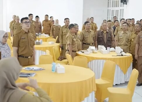 Diskominfo Pemerintah Kabupaten Karawang menggelar sosialisasi penerapan keterbukaan informasi publik bagi pemerintahan desa