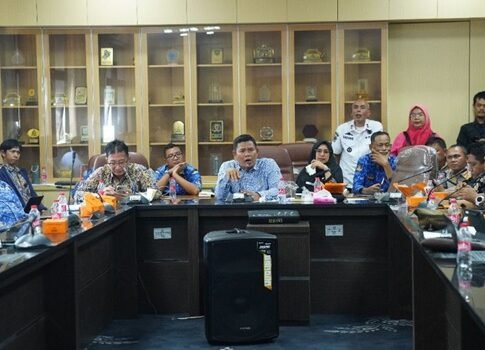 KOMISI I DPRD Kabupaten Karawang menggelar rapat dengar pendapat (RDP)