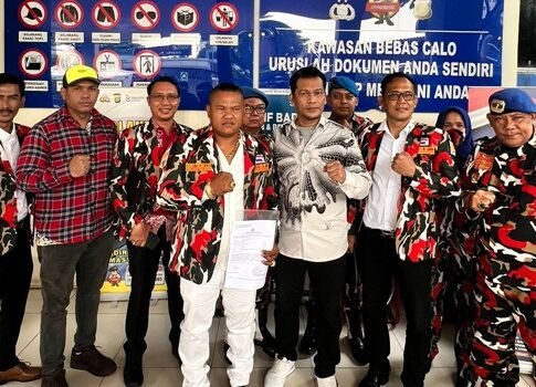 Edi Erfil Manurung bersama tim Kuasa Hukum usai melepor ke Polisi